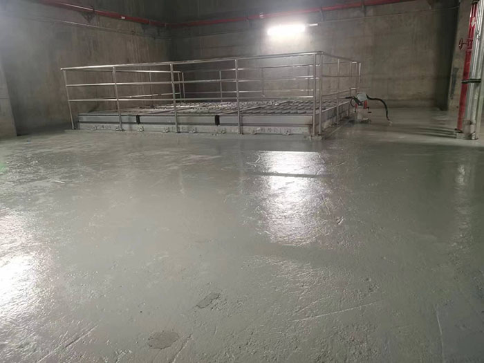 贵阳地铁站地下实地平漆施工现场4